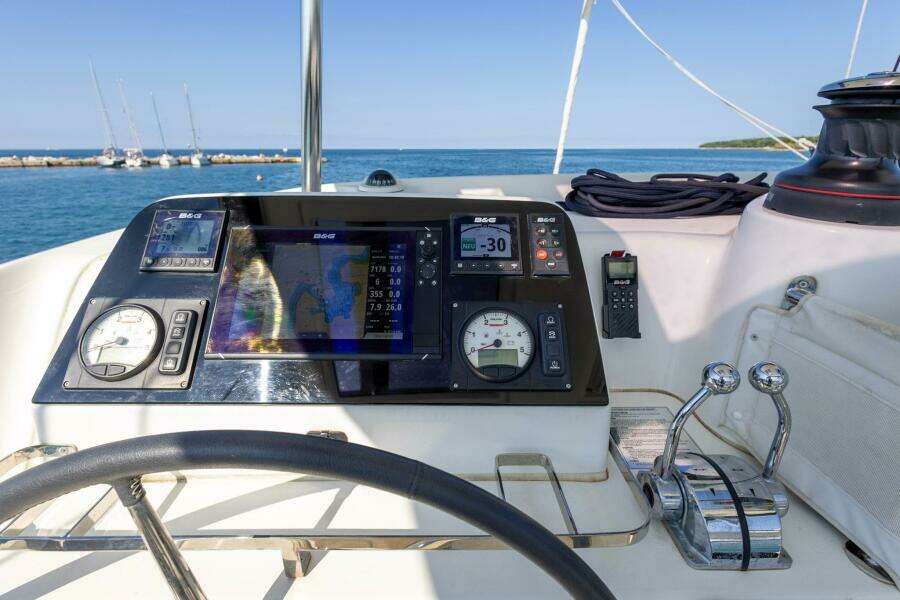 2019-lagoon-42-sail-9941956-20250911034318002-4.jpg