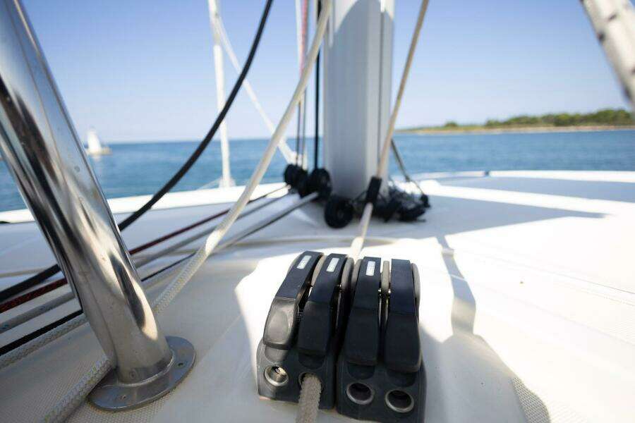 2019-lagoon-42-sail-9941956-20250911034324999-2.jpg
