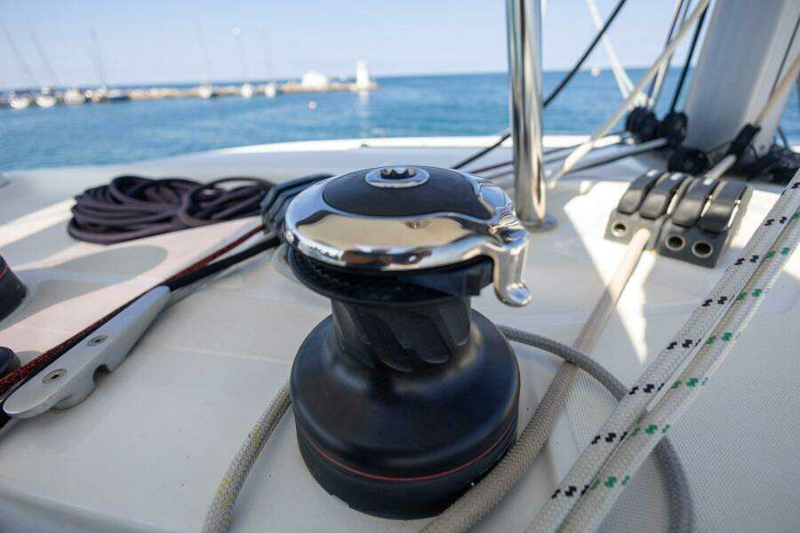 2019-lagoon-42-sail-9941956-20250911034325261-3.jpg