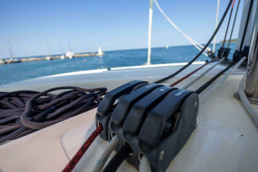 2019-lagoon-42-sail-9941956-20250911034323036-2.jpg