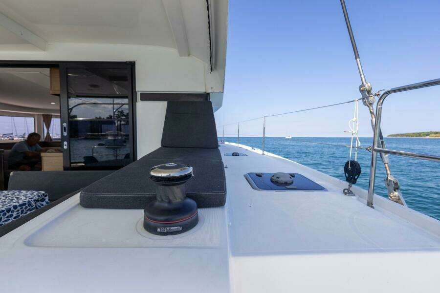 2019-lagoon-42-sail-9941956-20250911034323302-3.jpg