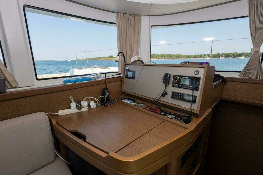 2019-lagoon-42-sail-9941956-20250911034340586-4.jpg