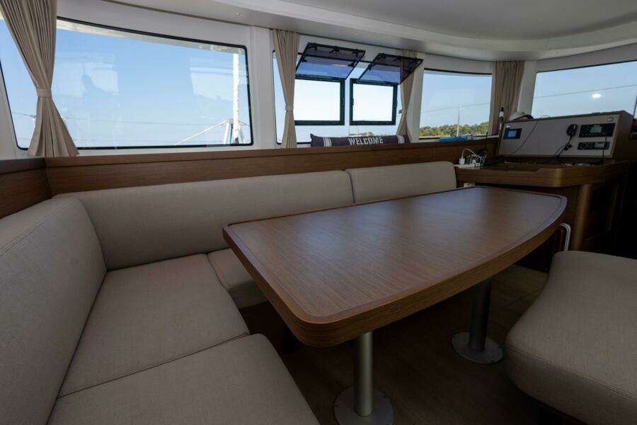 2019-lagoon-42-sail-9941956-20250911034337193-2.jpg
