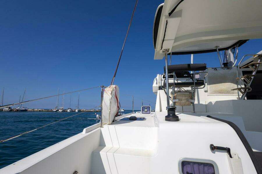 2019-lagoon-42-sail-9941956-20250911034317550-3.jpg