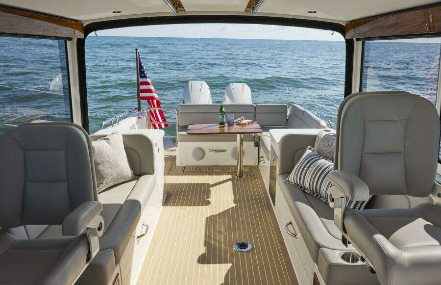 38ft MJM Yacht For Sale