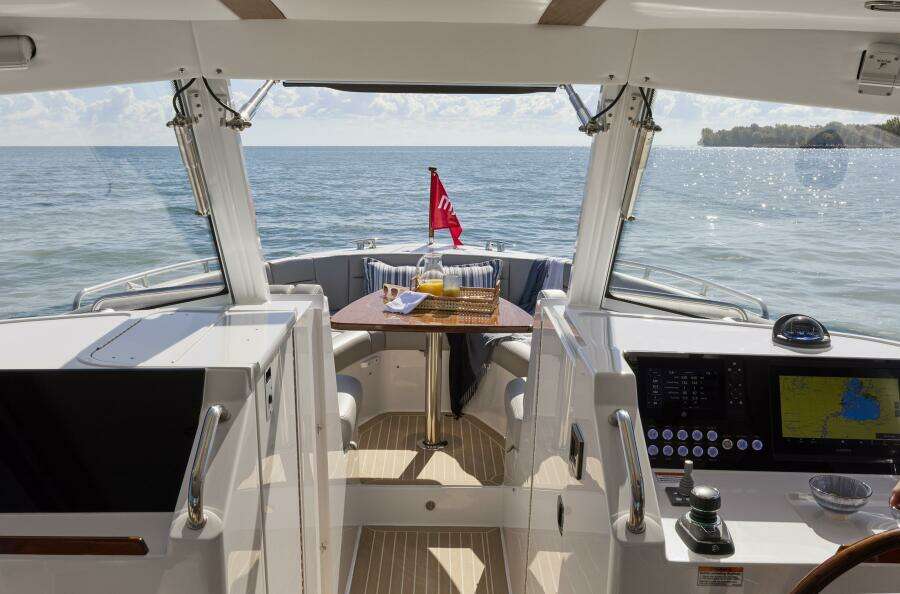 38ft MJM Yacht For Sale