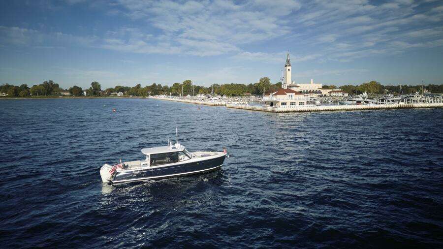 38ft MJM Yacht For Sale