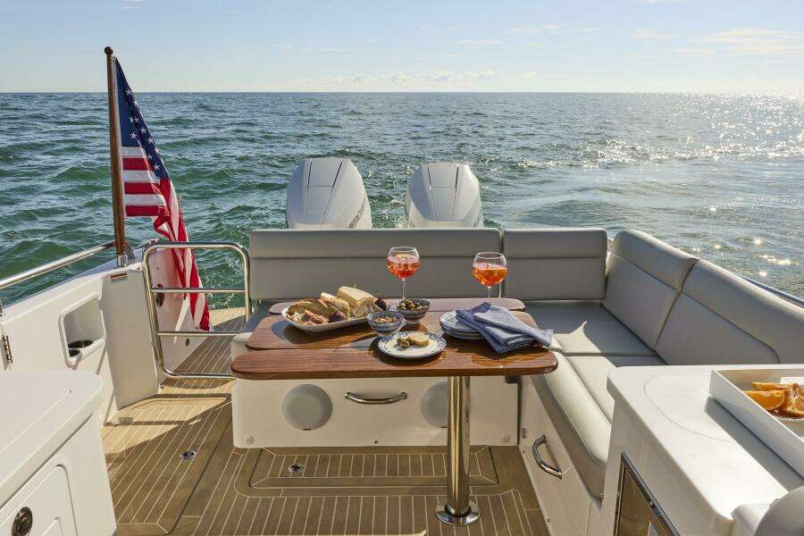 38ft MJM Yacht For Sale