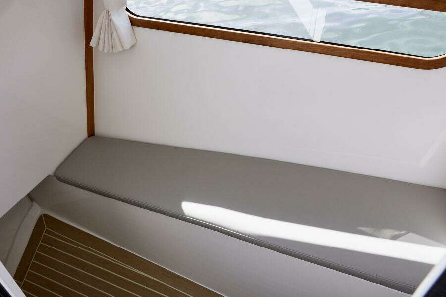 38ft MJM Yacht For Sale