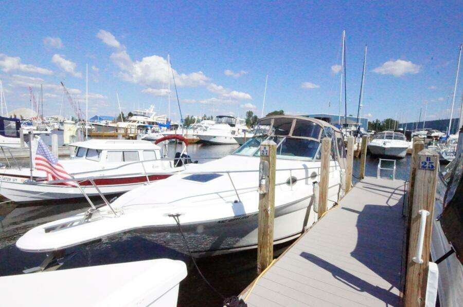 27ft Sea Ray Yacht For Sale