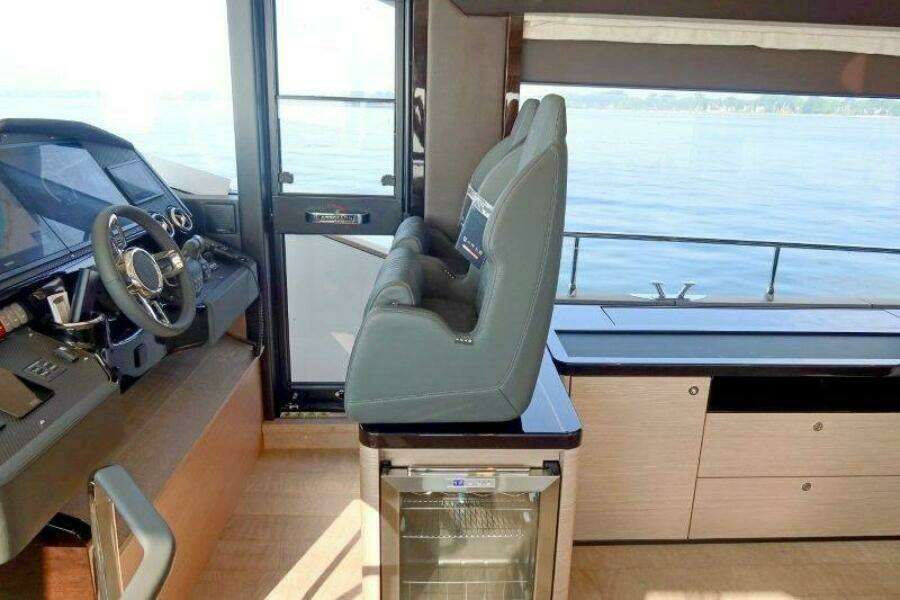 58ft Absolute Yacht For Sale