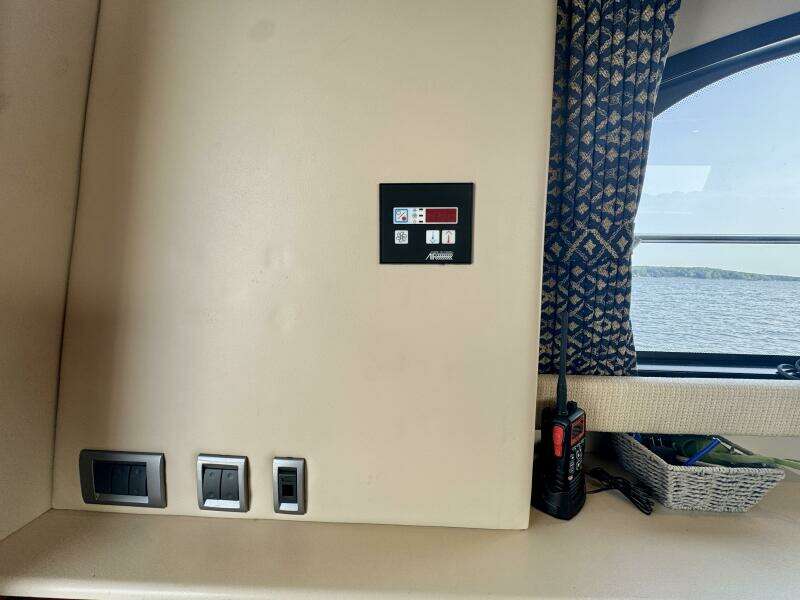 34ft Meridian Yacht For Sale