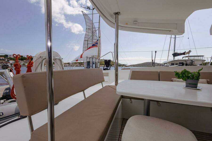 2011-lagoon-450-sail-9942026-20250911054808595-2.jpg