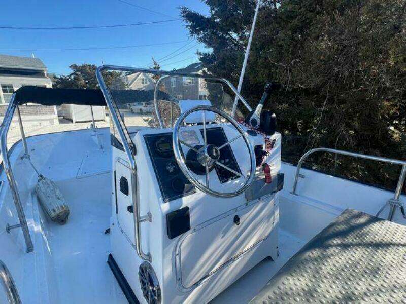 17ft Boston Whaler Yacht For Sale