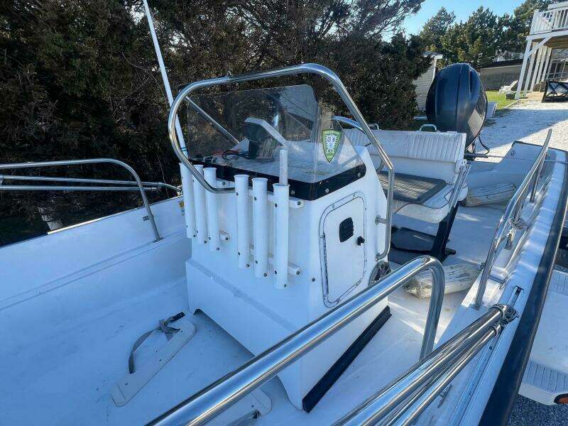 17ft Boston Whaler Yacht For Sale