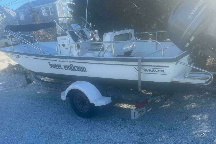 17ft Boston Whaler Yacht For Sale