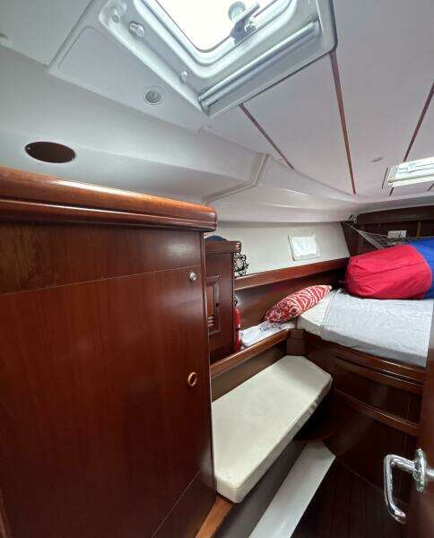Table 4 Two 42ft Beneteau Yacht For Sale