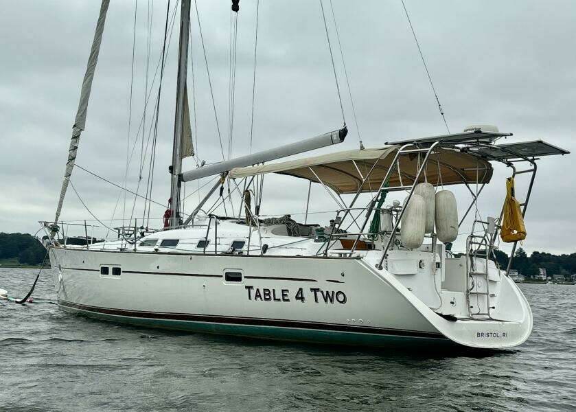 Table 4 Two 42ft Beneteau Yacht For Sale
