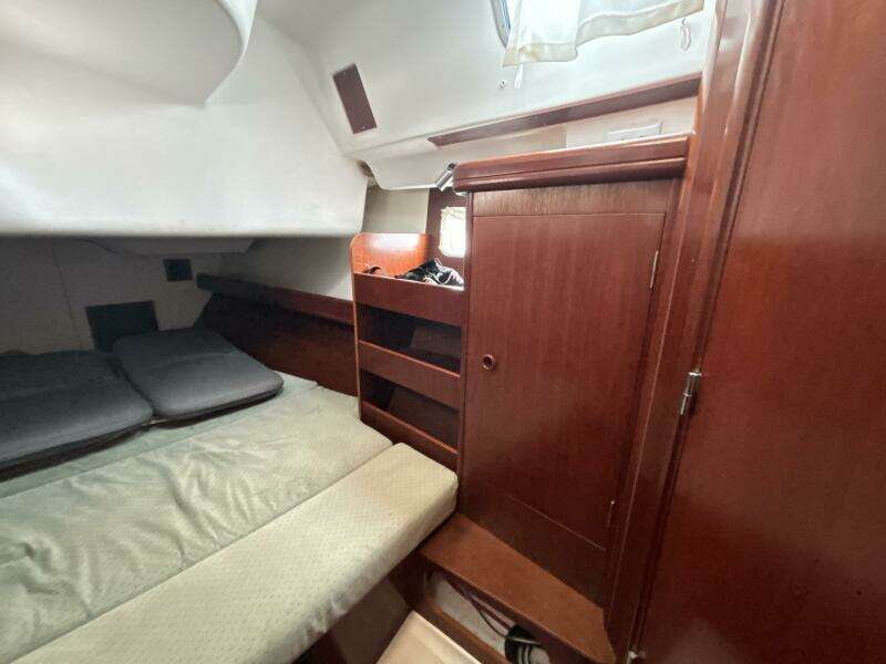 Table 4 Two 42ft Beneteau Yacht For Sale
