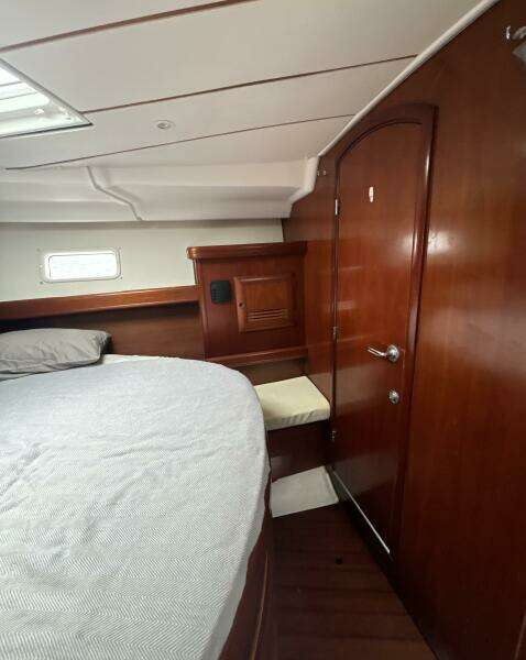Table 4 Two 42ft Beneteau Yacht For Sale