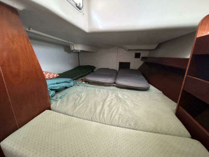 Table 4 Two 42ft Beneteau Yacht For Sale