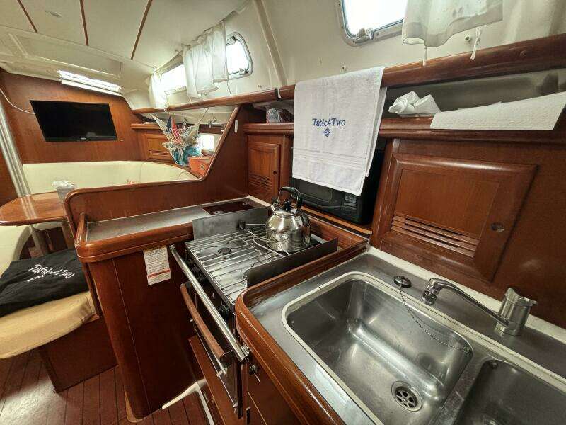 Table 4 Two 42ft Beneteau Yacht For Sale