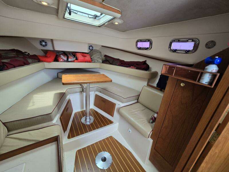 Reflections 30ft Mainship Yacht For Sale