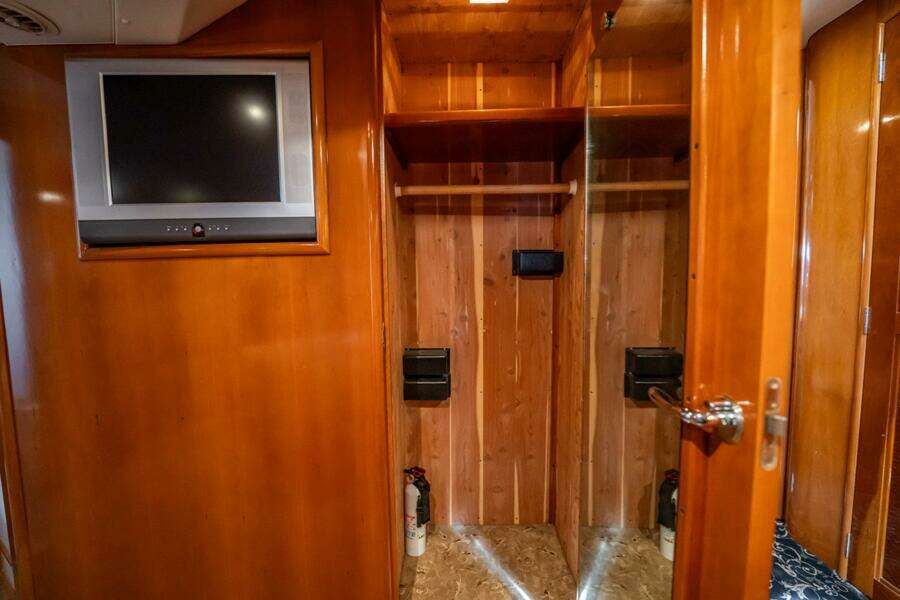 Sound Traveler 56ft Carver Yacht For Sale