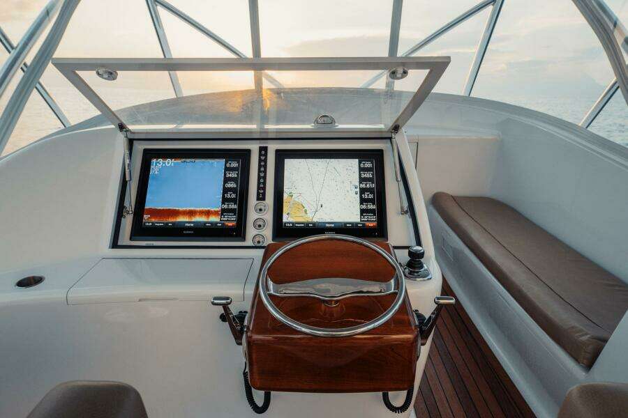 DOG HOUSE 40ft F amp S Yacht For Sale