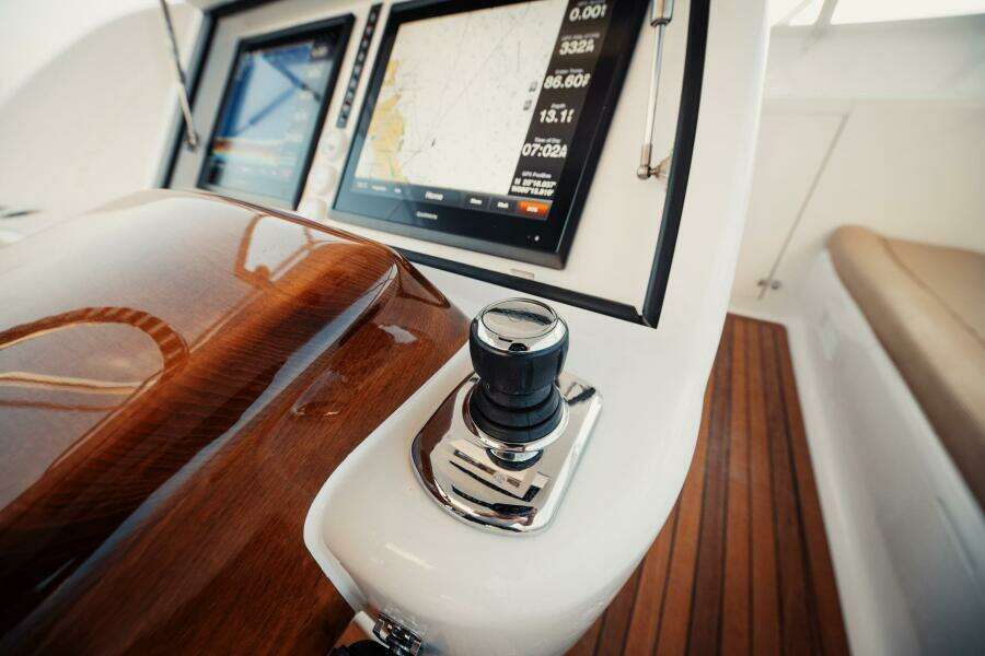 DOG HOUSE 40ft F amp S Yacht For Sale