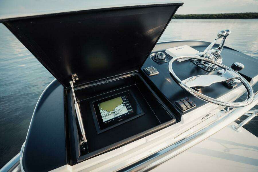 DOG HOUSE 40ft F amp S Yacht For Sale