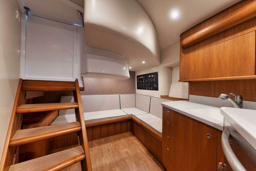 DOG HOUSE 40ft F amp S Yacht For Sale