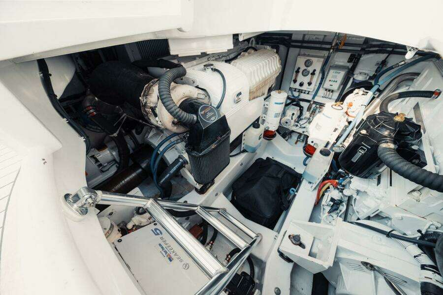 DOG HOUSE 40ft F amp S Yacht For Sale
