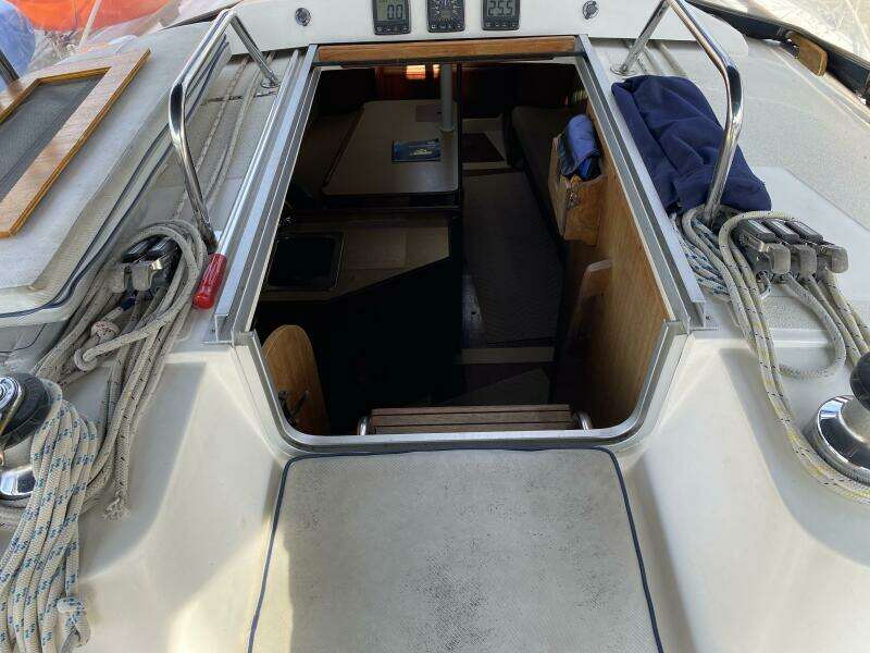 Lyoness 37ft Hunter Yacht For Sale