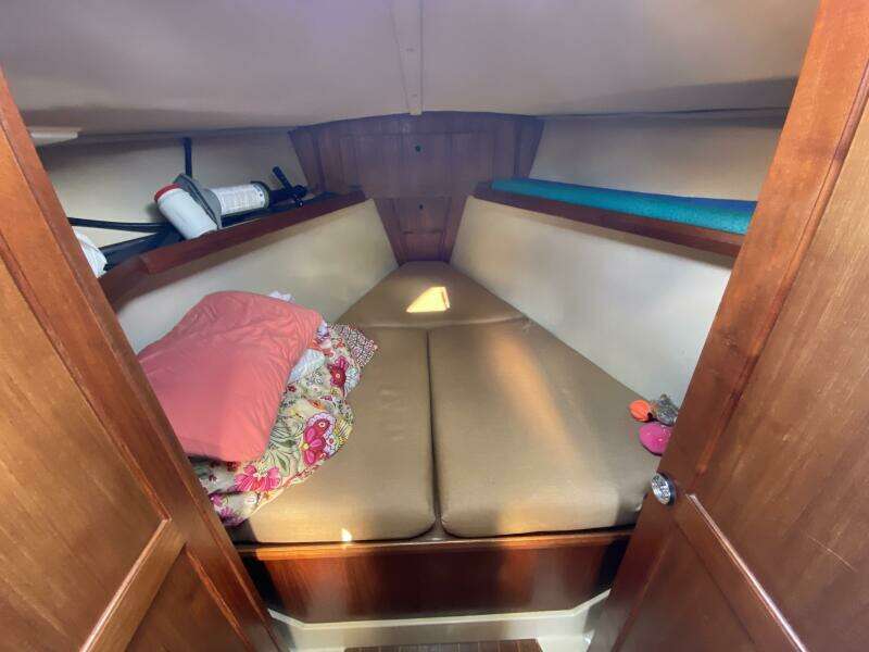 Lyoness 37ft Hunter Yacht For Sale