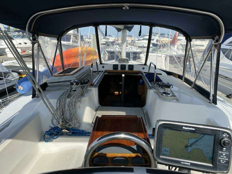 Lyoness 37ft Hunter Yacht For Sale