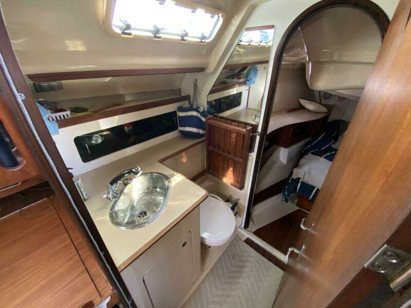 Lyoness 37ft Hunter Yacht For Sale