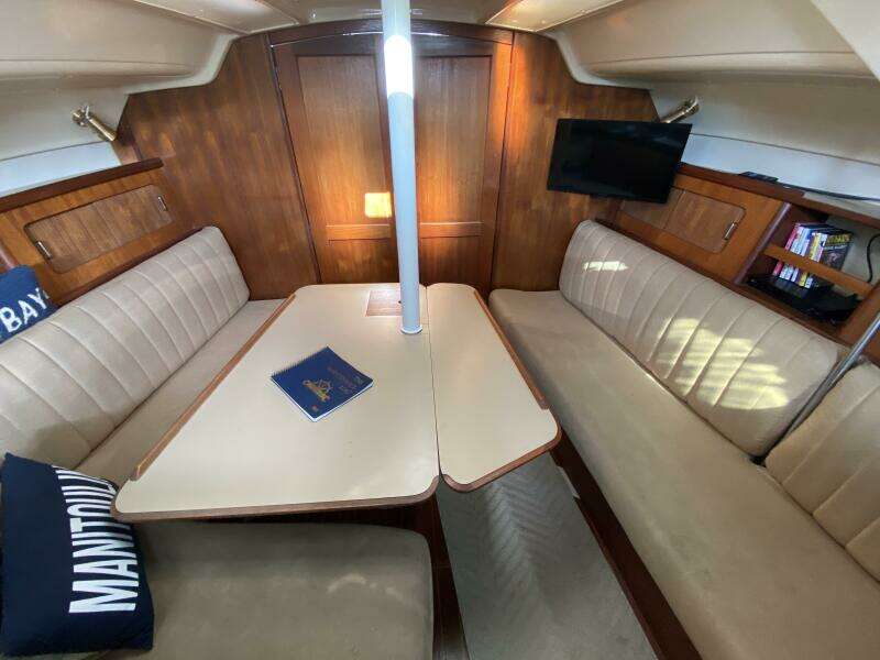 Lyoness 37ft Hunter Yacht For Sale