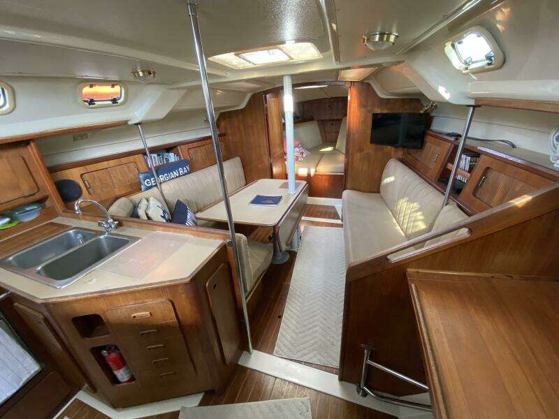 Lyoness 37ft Hunter Yacht For Sale