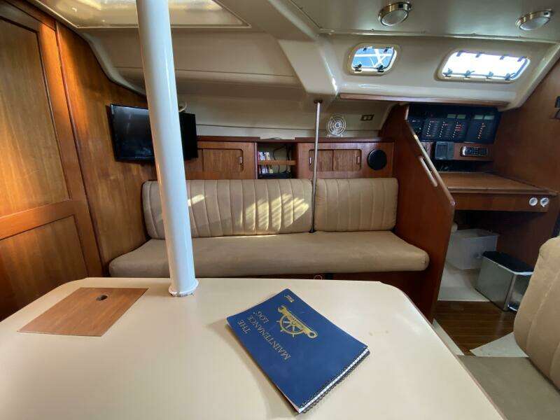 Lyoness 37ft Hunter Yacht For Sale