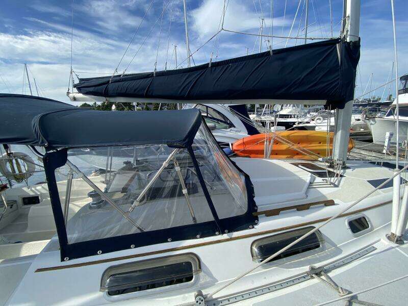 Lyoness 37ft Hunter Yacht For Sale
