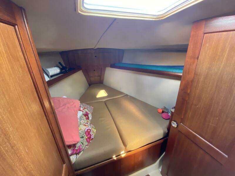 Lyoness 37ft Hunter Yacht For Sale