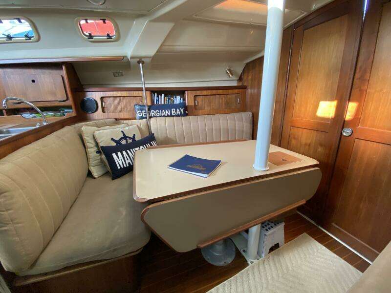 Lyoness 37ft Hunter Yacht For Sale