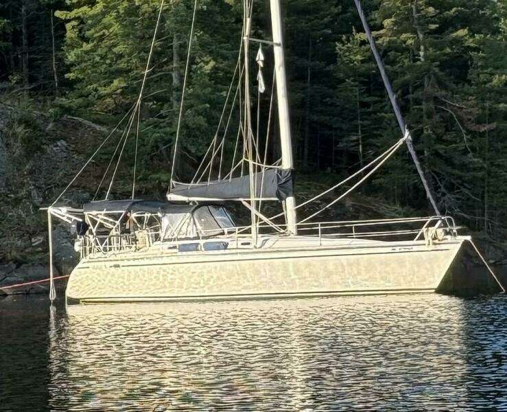Lyoness 37ft Hunter Yacht For Sale