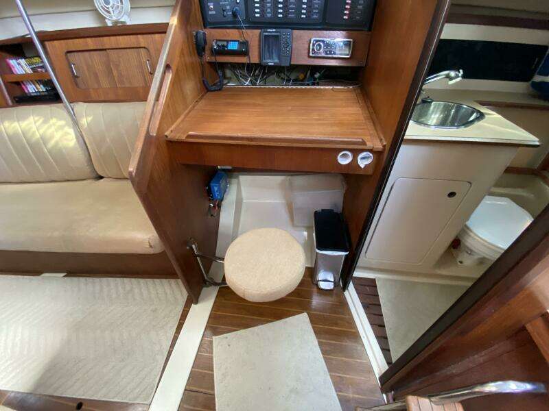 Lyoness 37ft Hunter Yacht For Sale