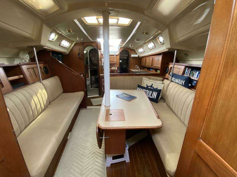Lyoness 37ft Hunter Yacht For Sale