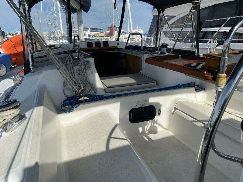 Lyoness 37ft Hunter Yacht For Sale