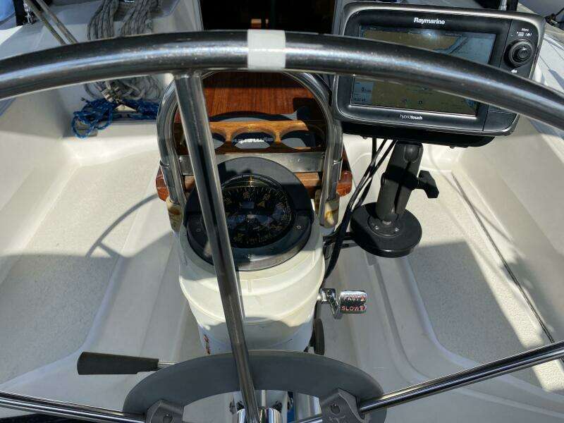 Lyoness 37ft Hunter Yacht For Sale