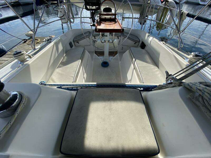 Lyoness 37ft Hunter Yacht For Sale