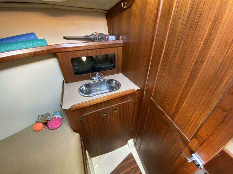 Lyoness 37ft Hunter Yacht For Sale